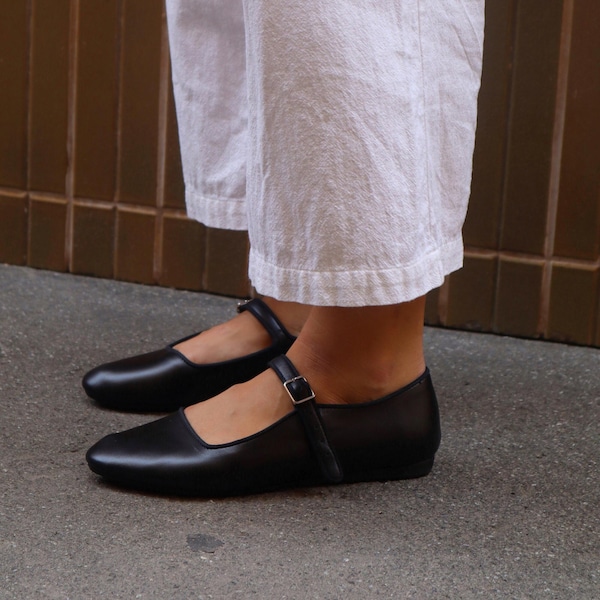 Black Mary Jane Woman Flats with Arch Strap, Almond Toe Handmade Flats Soft Genuine Leather, Vintage Retro Style Everyday Ballet Shoe