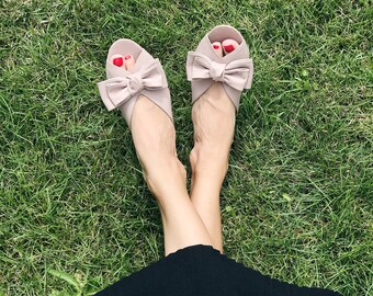 Beige Women Slippers with Open Peep Toe, Flip Flops with Cute Leather Bow, Womens Slip on Slippers, Low Heel Summer Shoes with Open Back