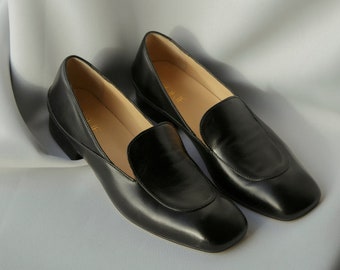 Schwarze Loafers mit quadratischer geschlossener Kappe, handgefertigte Softback Slip Ons aus weichem Leder mit niedrigen Blockabsätzen, Leder Damen Loafers, Geschenk für sie