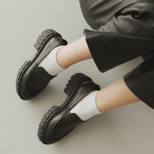 Chunky Loafers auf Hoher Plateau, Schuhe Lolita Style mit Dicke Sohle, Schwarze Plateau Monk Schuhe mit geschlossener runder Schuhspitze, Frauen Oxford Loafers