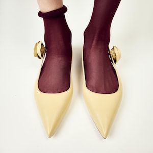 Yellow Slingback Flats with Leather Flower Decoration, Handmade Women Pump with Flat Heel, Custom Slingback Shoes with Closed Pointy Toe