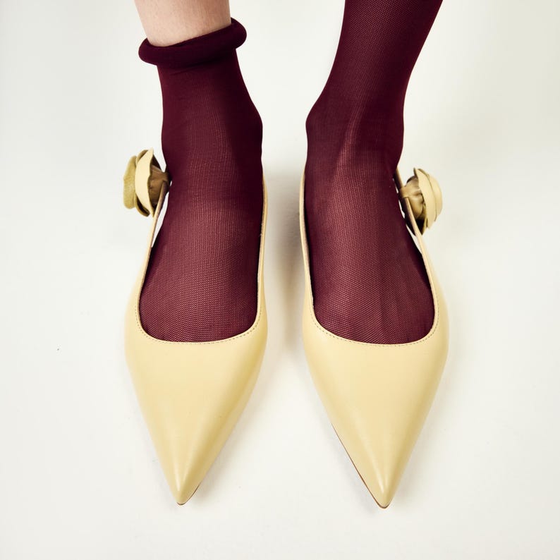 Yellow Slingback Flats with Leather Flower Decoration, Handmade Women Pump with Flat Heel, Custom Slingback Shoes with Closed Pointy Toe