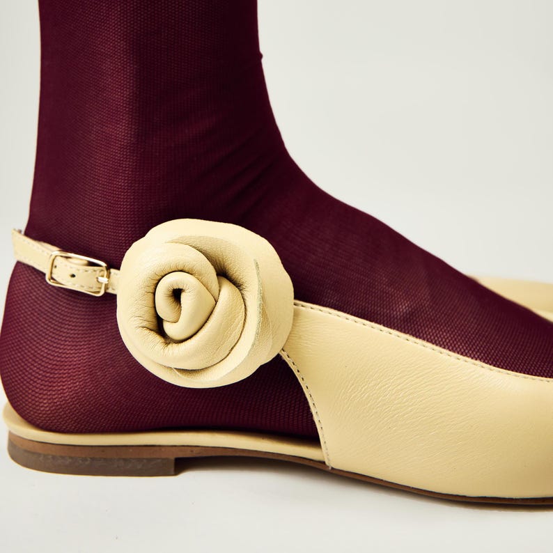 Yellow Slingback Flats with Leather Flower Decoration, Handmade Women Pump with Flat Heel, Custom Slingback Shoes with Closed Pointy Toe