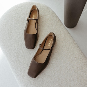 Brown Leather Mary Janes, Genuine Leather Flats with Square Closed Toe, Women Graduation Shoes, Everyday Flat Mary Jane with Golden Buckle