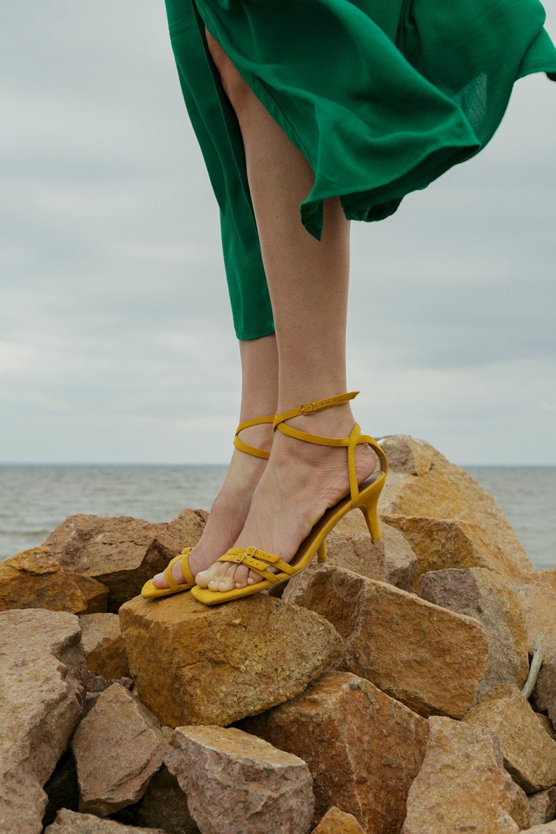 Yellow Strappy Sandals with Open Peep Toe, Handmade Thong Sandal with Low Kitten Heel, Mustard Suede Barefoot Sandal with Square Toe zdjęcie 1