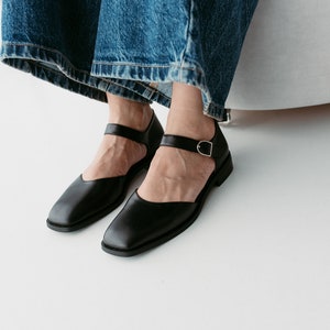 Black Mary Janes with Square Toe in Genuine Leather, Women Shoes, Low Block Heel Mary Jane with Ankle Strap, Wide Ballet Flats Silver Buckle
