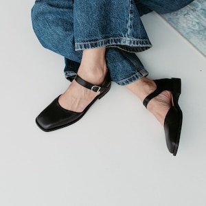 Black Mary Janes with Square Toe in Genuine Leather, Women Shoes, Low Block Heel Mary Jane with Ankle Strap, Wide Ballet Flats Silver Buckle