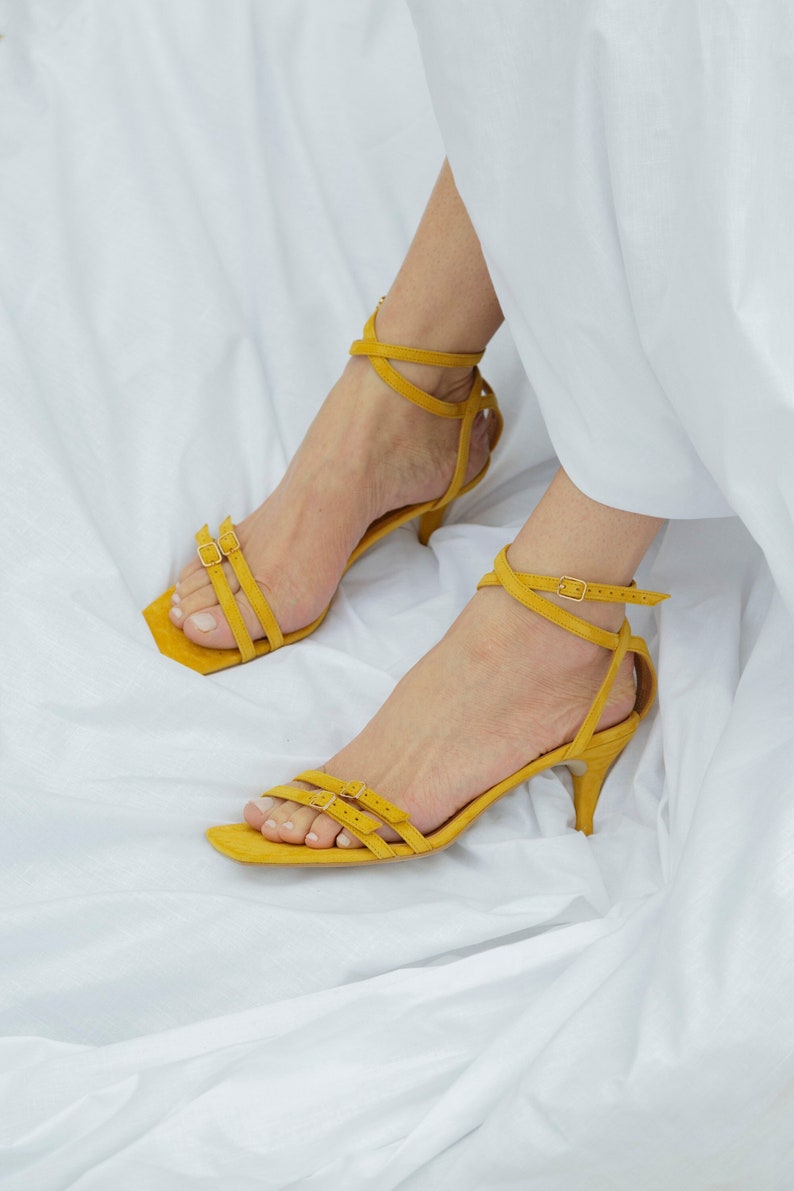 Yellow Strappy Sandals with Open Peep Toe, Handmade Thong Sandal with Low Kitten Heel, Mustard Suede Barefoot Sandal with Square Toe zdjęcie 2