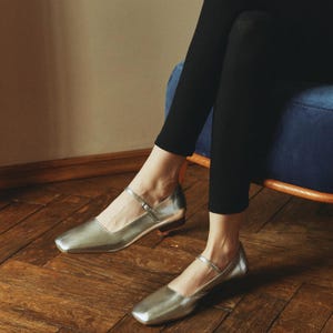 Silver Mary Janes Low Heel, Handmade Square Toe Flat Shoes, Vintage Mary Jane, Retro Style Shoes with Silver Buckle, Everyday Ballerinas