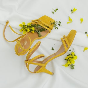 Yellow Strappy Sandals with Open Peep Toe, Handmade Thong Sandal with Low Kitten Heel, Mustard Suede Barefoot Sandal with Square Toe zdjęcie 7