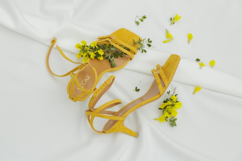 Yellow Strappy Sandals with Open Peep Toe, Handmade Thong Sandal with Low Kitten Heel, Mustard Suede Barefoot Sandal with Square Toe zdjęcie 7
