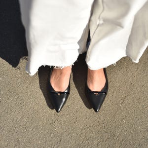 Black Flats with Pointed Closed Toe and Decorative Strap, Black Leather Women Flat Shoes, Ballet Flats with Low Heel, Casual Ballerina Flats
