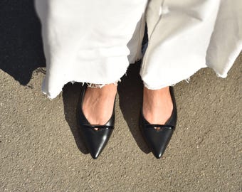Black Flats with Pointed Closed Toe and Decorative Strap, Black Leather Women Flat Shoes, Ballet Flats with Low Heel, Casual Ballerina Flats