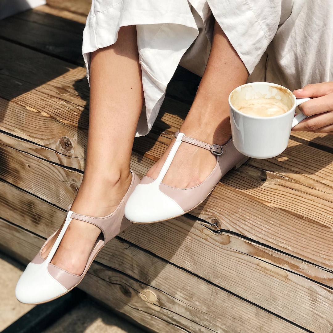 T-Strap Mary Janes mit Almond Toe, Weiß und Beige Damen Schuhe