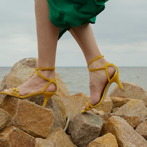 Yellow Strappy Sandals with Open Peep Toe, Handmade Thong Sandal with Low Kitten Heel, Mustard Suede Barefoot Sandal with Square Toe zdjęcie 4