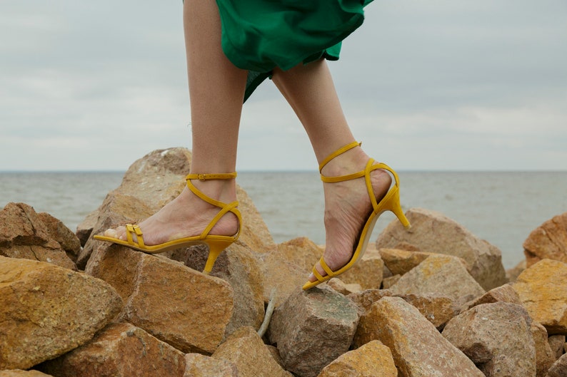Yellow Strappy Sandals with Open Peep Toe, Handmade Thong Sandal with Low Kitten Heel, Mustard Suede Barefoot Sandal with Square Toe zdjęcie 4