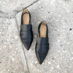 Black Leather Penny Loafers with Closed Pointy Toe, Low Heel Women Oxford Shoes, Slip On Ballet Pumps, Handmade Casual Loafer Flat Shoes