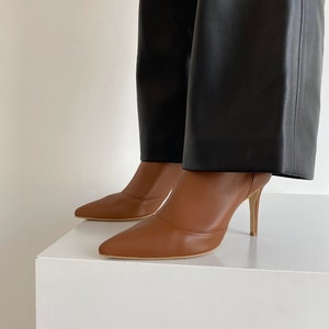 Karamell Stretch Stiefel mit Spitze Zeh und Stiletto Absatz aus Vegan Leder, Handgefertigte Frau Herbst Booties auf Hohe Spitze Absätze, Ankle Boots Bild 8