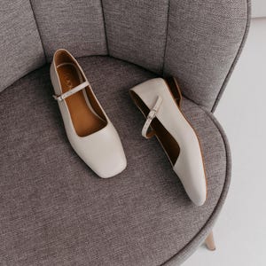 White Mary Janes from Natural Leather, Handmade Square Toe Flat Shoes, Vintage Everyday Mary Jane, Retro Style Shoe with Silver Buckle