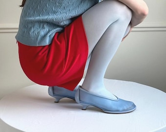 Blaue Mesh-Pumps mit Flare Kitten Heels und runde Kappe, Frauen Anatomische Schuhe, Benutzerdefinierte Sandalen mit V-Ausschnitt Vamp, Sommerschuhe, echtes Leder