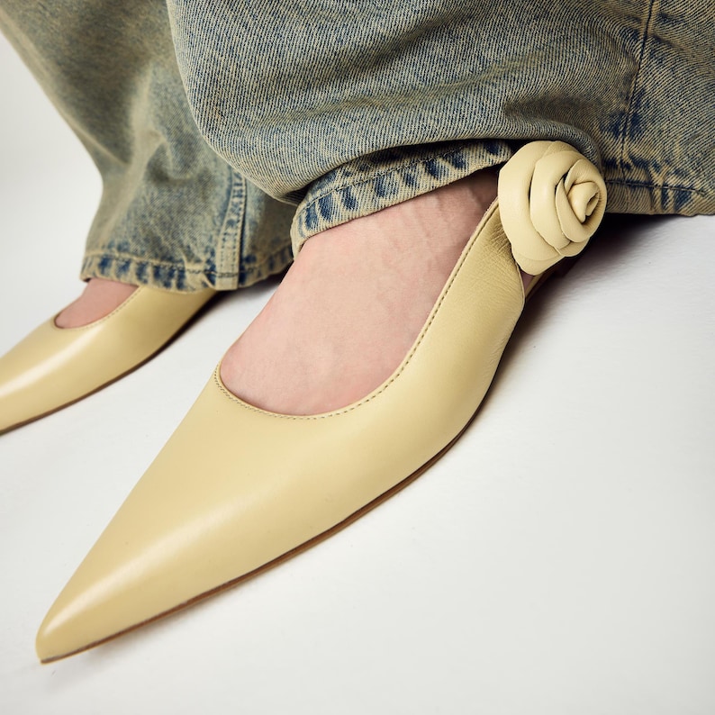 Yellow Slingback Flats with Leather Flower Decoration, Handmade Women Pump with Flat Heel, Custom Slingback Shoes with Closed Pointy Toe