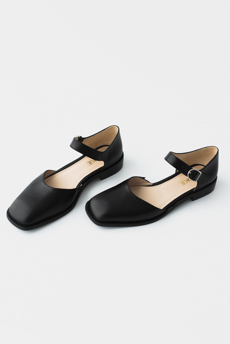 Black Mary Janes with Square Toe in Genuine Leather, Women Shoes, Low Block Heel Mary Jane with Ankle Strap, Wide Ballet Flats Silver Buckle