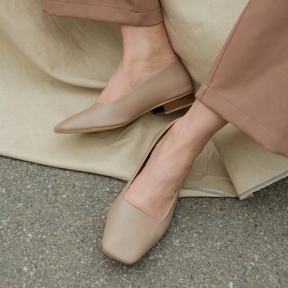 フラットシューズ BEIGE LEATHER FLATS Square Toe Beige Flats From Genuine Leather, off White
