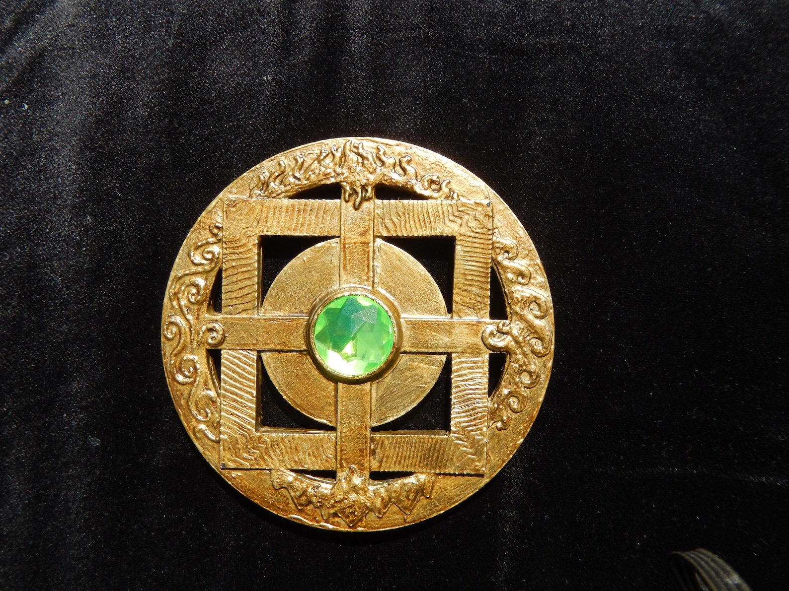 Mortal kombat амулет шиннока. Амулет шиннока. Амулет шиннока. Амулет шиннока mk11. Амулет шиннока мк 11.