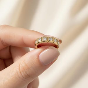 Diamanten ring Ice Cube: 14k gouden minimalistische band