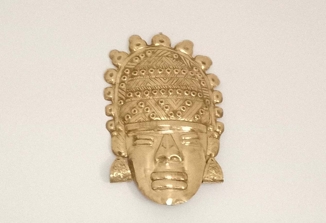 Aztec Grand Masque Mural Suspendu en Laiton Peut-Être d'origine Mexicaine Grande Pièce de Design d'i