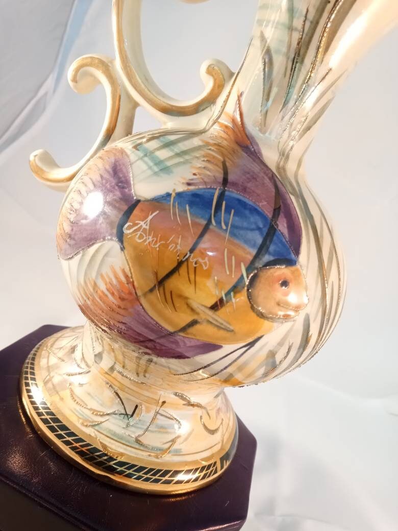 Magnifique Pichet Par Herbert Bequet Si Quaregnon Fabriqué en Belgique Poisson Coloré Design Faïence