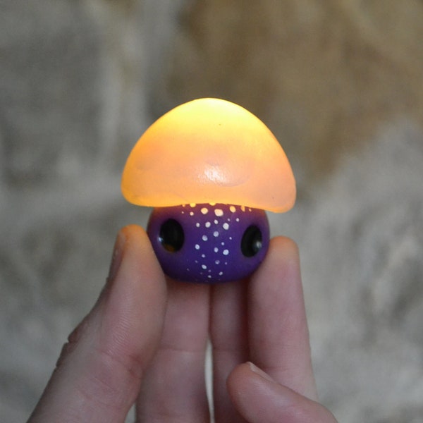 Lampe champignon / mini champi lumi / Figurines enchantées /champignons lumineux/ créature/ sculpture / handmade miniature