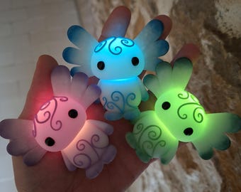 Handgemaakt beeldje, fantasiewezen, schattig kunstwerk, magisch nachtlampje, figuurtje van polymeerklei, uniek stuk, sprookjeskunst, schattig kunstwerk