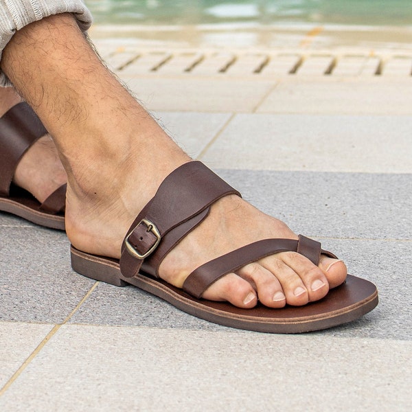 Dark Brown Leather Toe Ring Sandals for Men with Adjustable Buckle Strap Greek Gladiator Strappy Men's slide Sandals Summer Shoes for Men