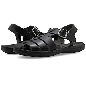 Op de afbeelding: Zwarte leren sandalen met een gespsluiting en een geweven ontwerp. De sandalen hebben een comfortabel, gepolsterd voetbed.