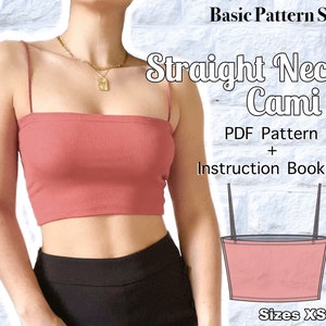 Pode incluir: Uma camisola canelada em rosa seco com alças finas e decote reto. A imagem inclui o texto Basic Pattern Shop, Straight Neck Cami, PDF Pattern + Instruction Booklet e Sizes XS-5XL, juntamente com um desenho técnico.