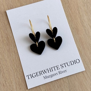 Colección Black Velvet Heart: Aros Love Heart de arcilla polimérica de plata o oro, pendientes únicos, joyería hecha a mano.