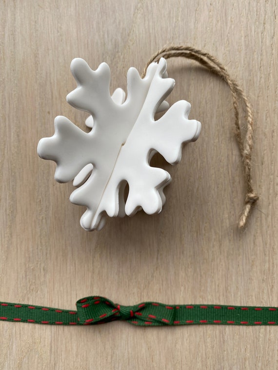 White Snowflake Ornaments, 6 Pack Large Plastic Snowflake