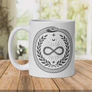 Ouroboros Infinity-mugg – Evig cykelkaffekopp – Ormsymbolmugg – Ockult filosofigåva – Minimalistisk svart tekopp