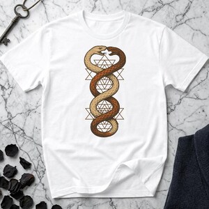 デュアルサーペント・シュリヤントラTシャツ、神聖幾何学クンダリーニ・スネークTシャツ、タントラ錬金術エネルギー、秘教ヨガシンボルアート、ユニセックスギルダンTシャツ