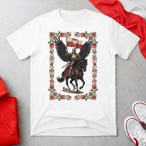 Maglietta con ussaro alato polacco – Maglietta patriottica della Polonia con bordo popolare slavo | Design del guerriero storico | Maglietta dell'orgoglio nazionale – Maglietta