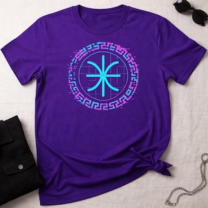 Camiseta Glitch Greek Epsilon – Símbolo Delfo Cibernético Vaporwave Geometría Sagrada – Camiseta Gildan Softstyle