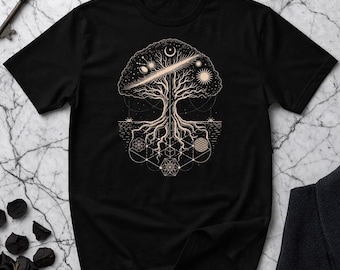 Mystiek Levensboom Heilige Geometrie T-shirt | Kosmische Natuur Metafysische Kunst T-shirt | Hemelse Wortels Sterren Design | Unisex Softstyle T-shirt