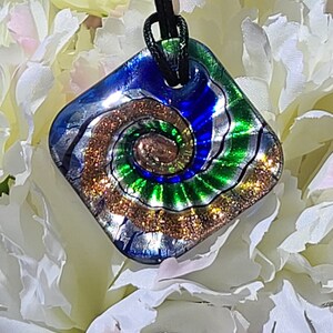 Glass pendant necklace