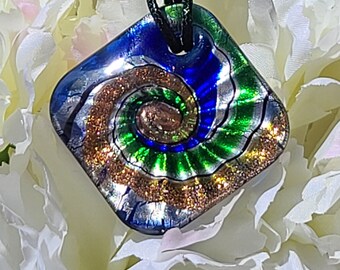 Glass pendant necklace