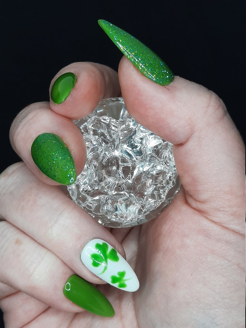 St. Patrick's Day press on nails image 4