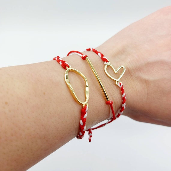 March bracelets. Martis bracelets. Red and white string bracelets. Martakia bracelets. Greek martis tradition