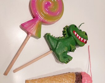 KINDER Griechisch Griechisch Ortodentöse Kerzen - Bonbon-, Dinosaurier- und Eiscremekerzen. MÄDCHEN und JUNGS Osterlammada. Große Candy Kerze, Dinosaurier Kerze