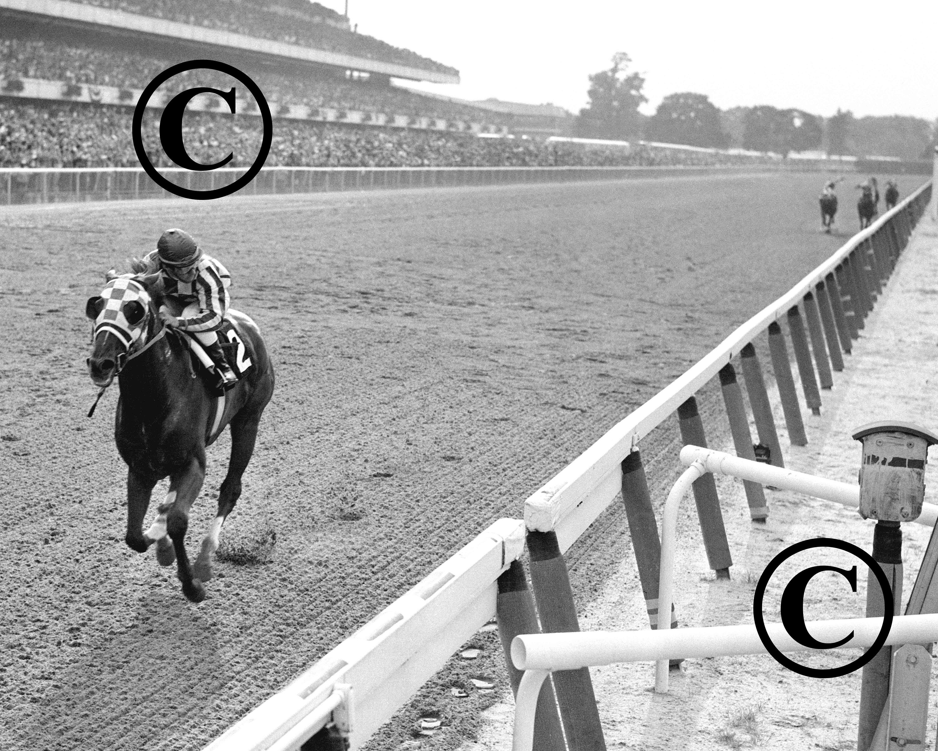Secretariat Winning the Belmont Stakes by 31 Lengths Official Track