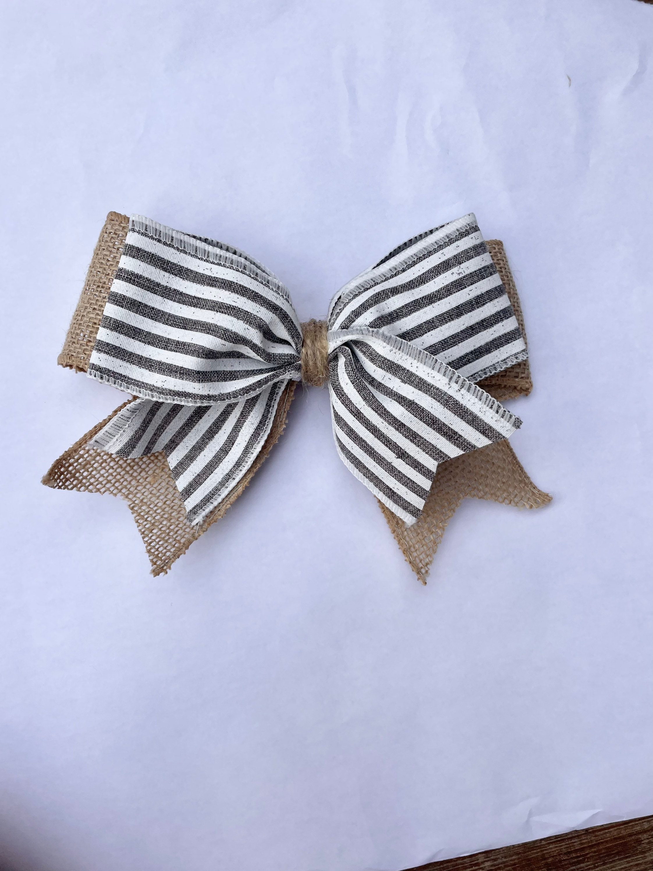 Easy Way to Make a Burlap Bow - Single Girl's DIY